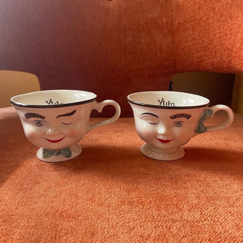 Vintage-Inspired Winking Ceramic Mug - Cream with Green Accents